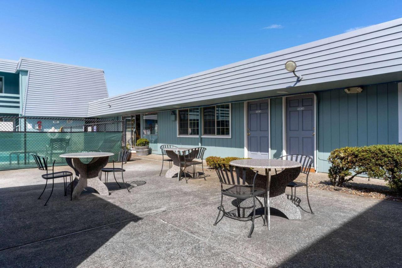 Travelodge By Wyndham Florence Exterior photo
