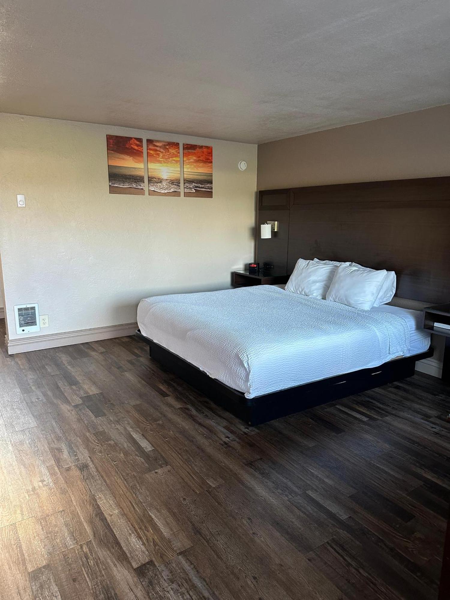 Travelodge By Wyndham Florence Exterior photo